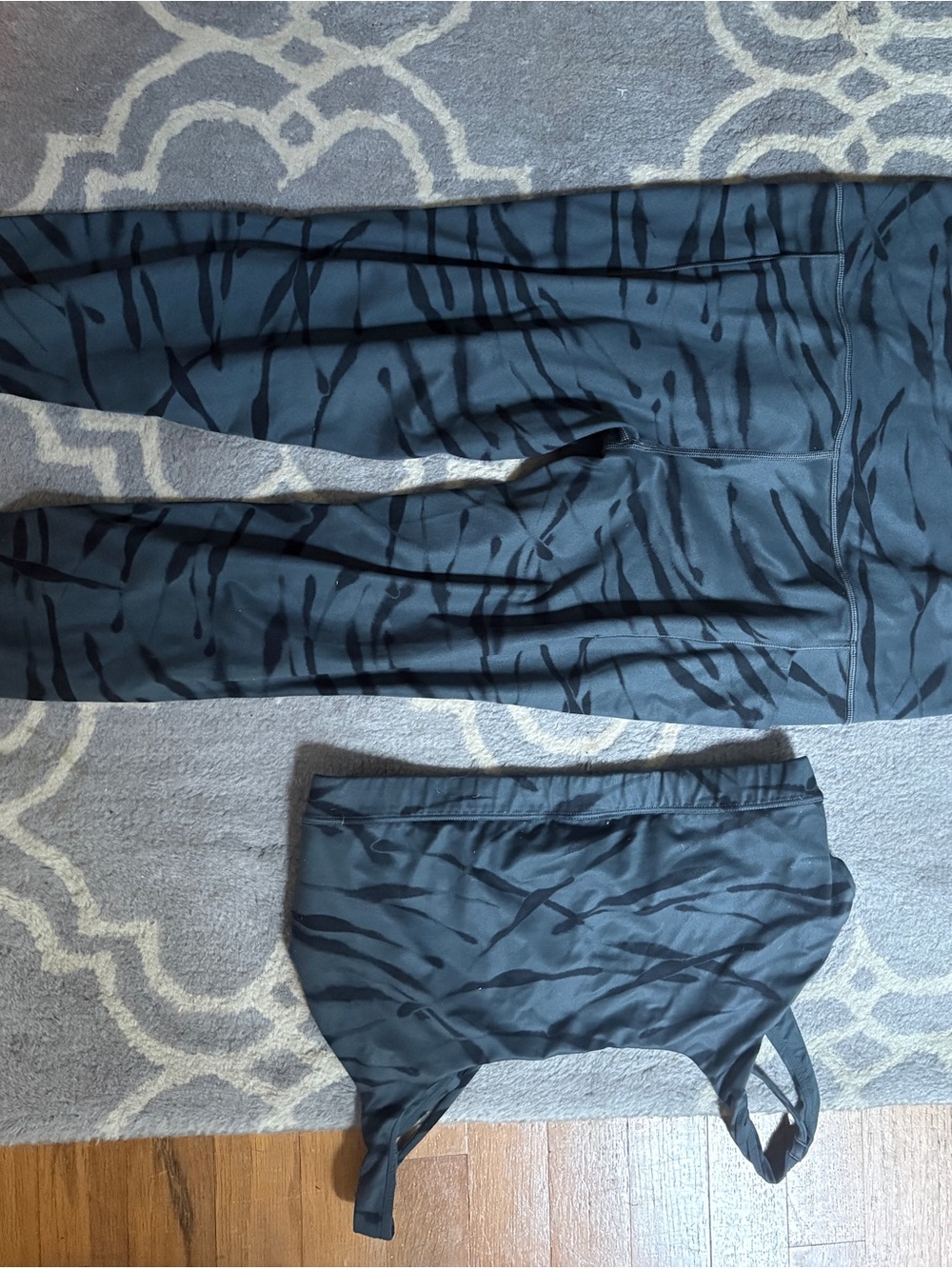 Athleta Salutation 7/8 leggings and matching sports bra (both size large)